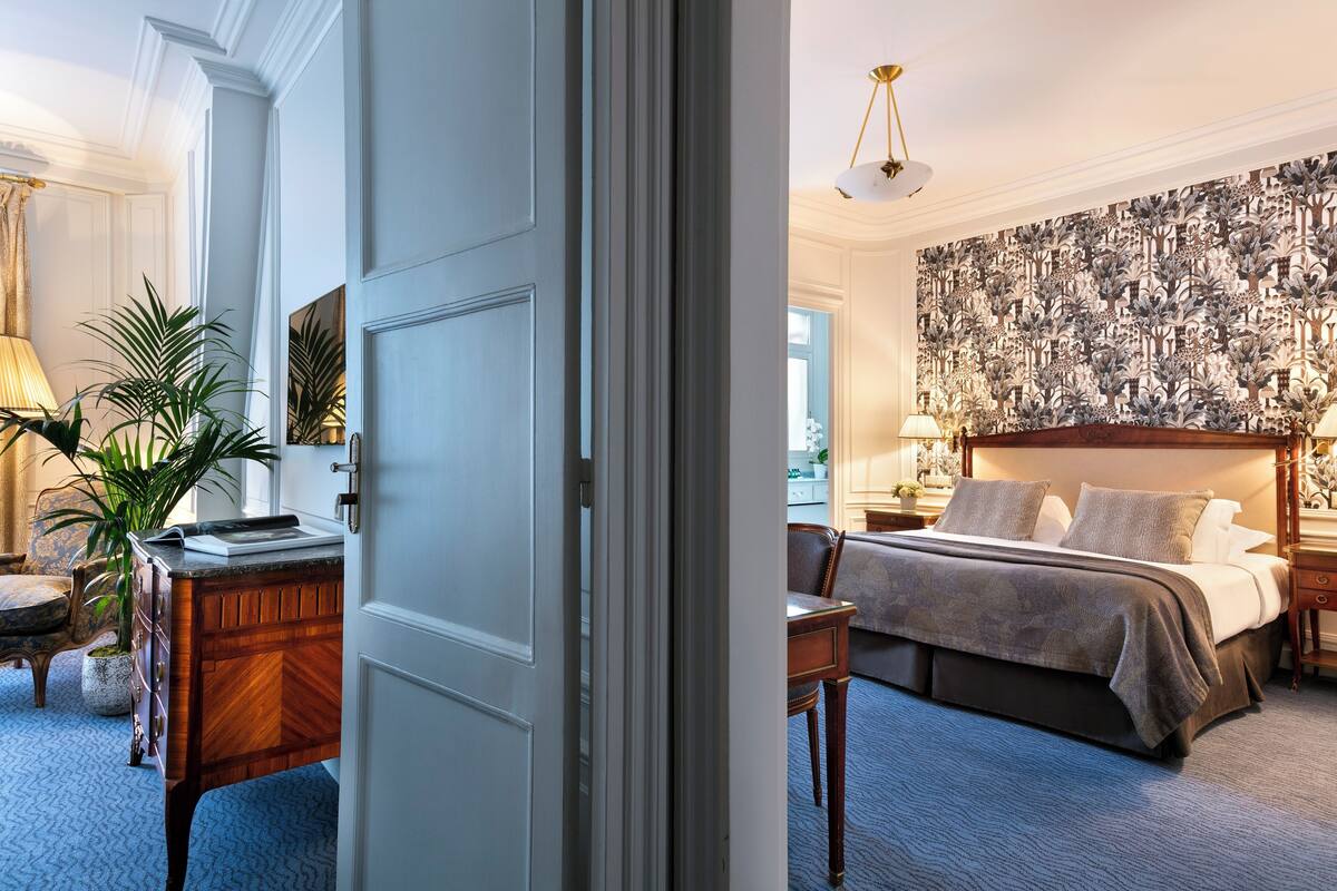 Ropa de cama de alta calidad y minibar 