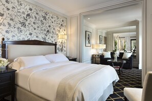 Junior Suite Terrasse | Premium bedding, minibar, in-room safe, individually decorated - Hôtel San Régis (Paris)