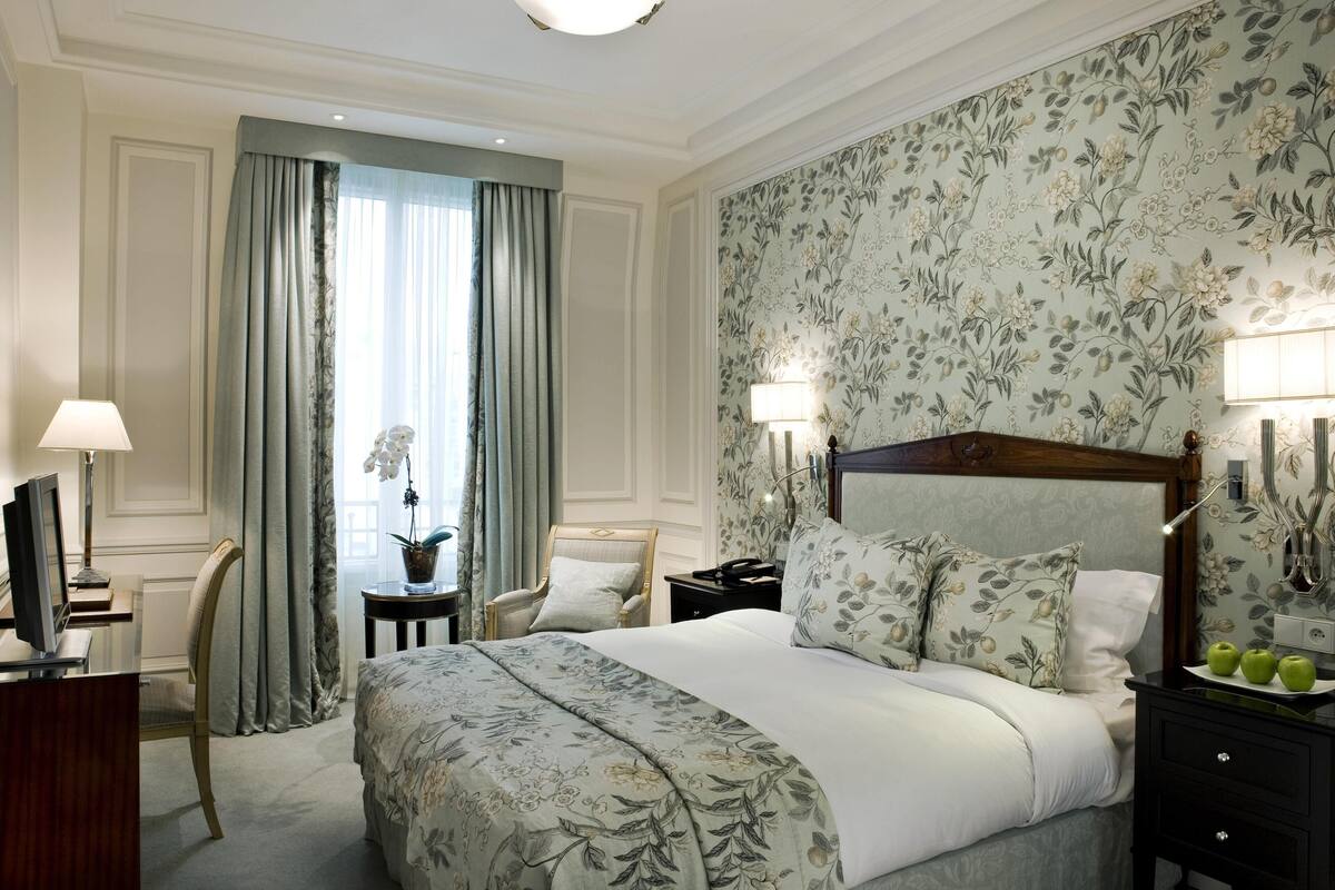 Ropa de cama de alta calidad y minibar 