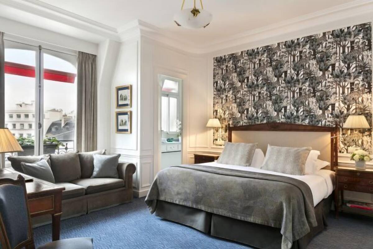 Ropa de cama de alta calidad y minibar 