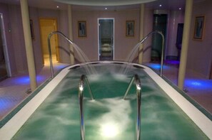 Sauna, steam room, Turkish bath/hammam, body treatments, aromatherapy