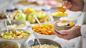 Petit déjeuner anglais servi en supplément