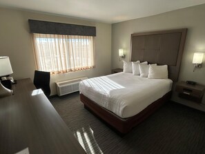 Habitación estándar, 1 cama de matrimonio, no fumadores | Ropa de cama de alta calidad y colchones con acolchado adicional