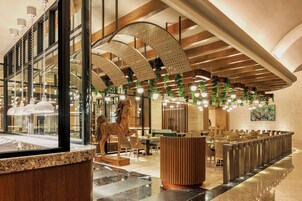 10 间餐厅，供应晚餐和早午餐，法国菜