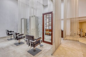 Salas de tratamientos para parejas, sauna, bañera de hidromasaje 