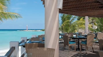 10 restaurants, dinner, brunch served; French cuisine