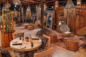 10 restaurants, dinner, brunch served; French cuisine