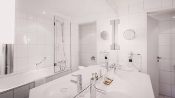 Suite | Badezimmer | Haartrockner, Handtücher
