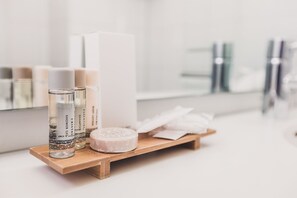 Sèche-cheveux, serviettes fournies