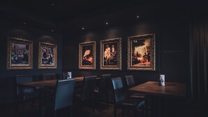 供應午餐和晚餐