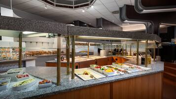 TĂ€gliches FrĂŒhstĂŒcksbuffet (19 EUR pro Person)