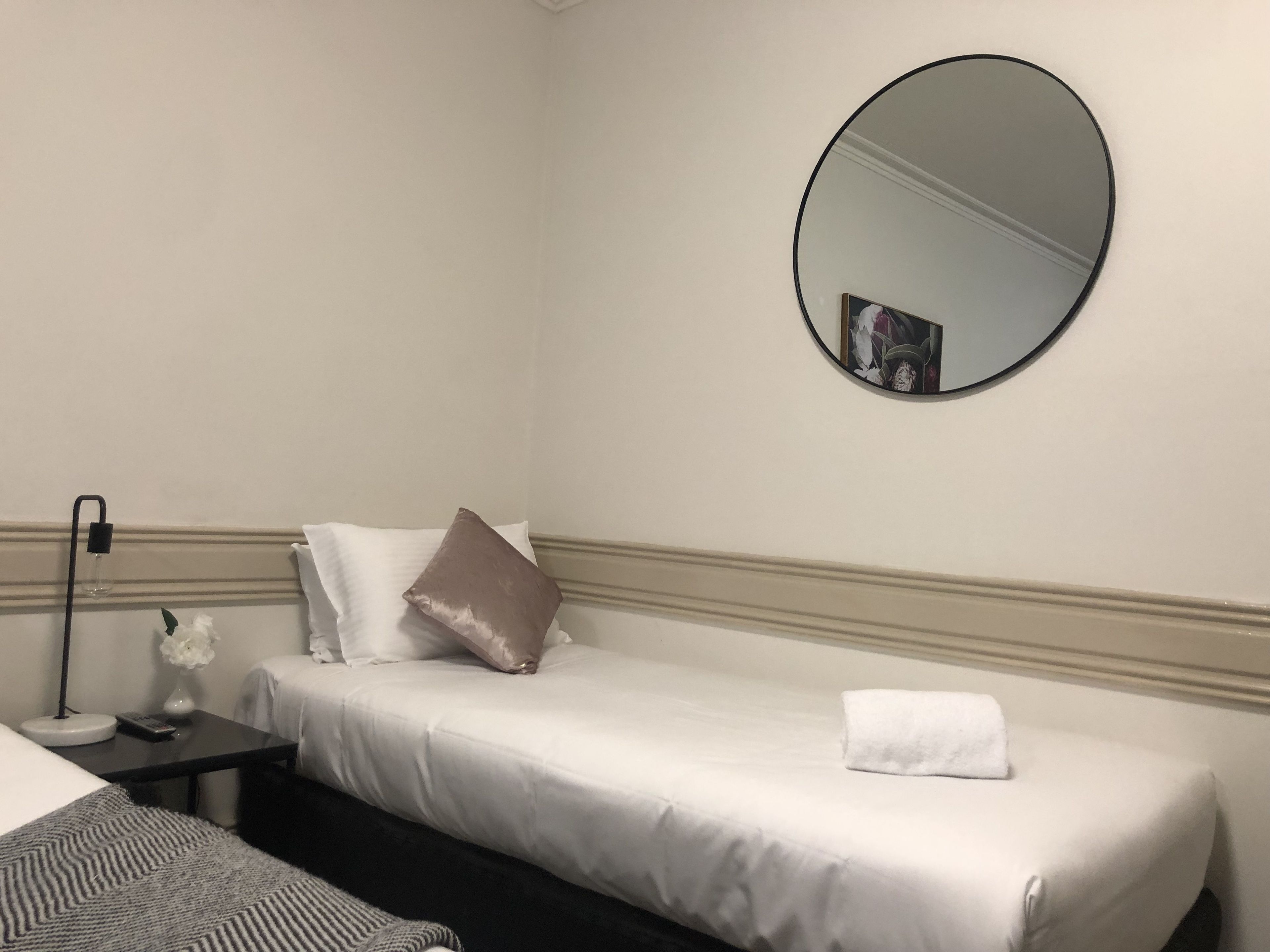 Beaumont Kew — image 17