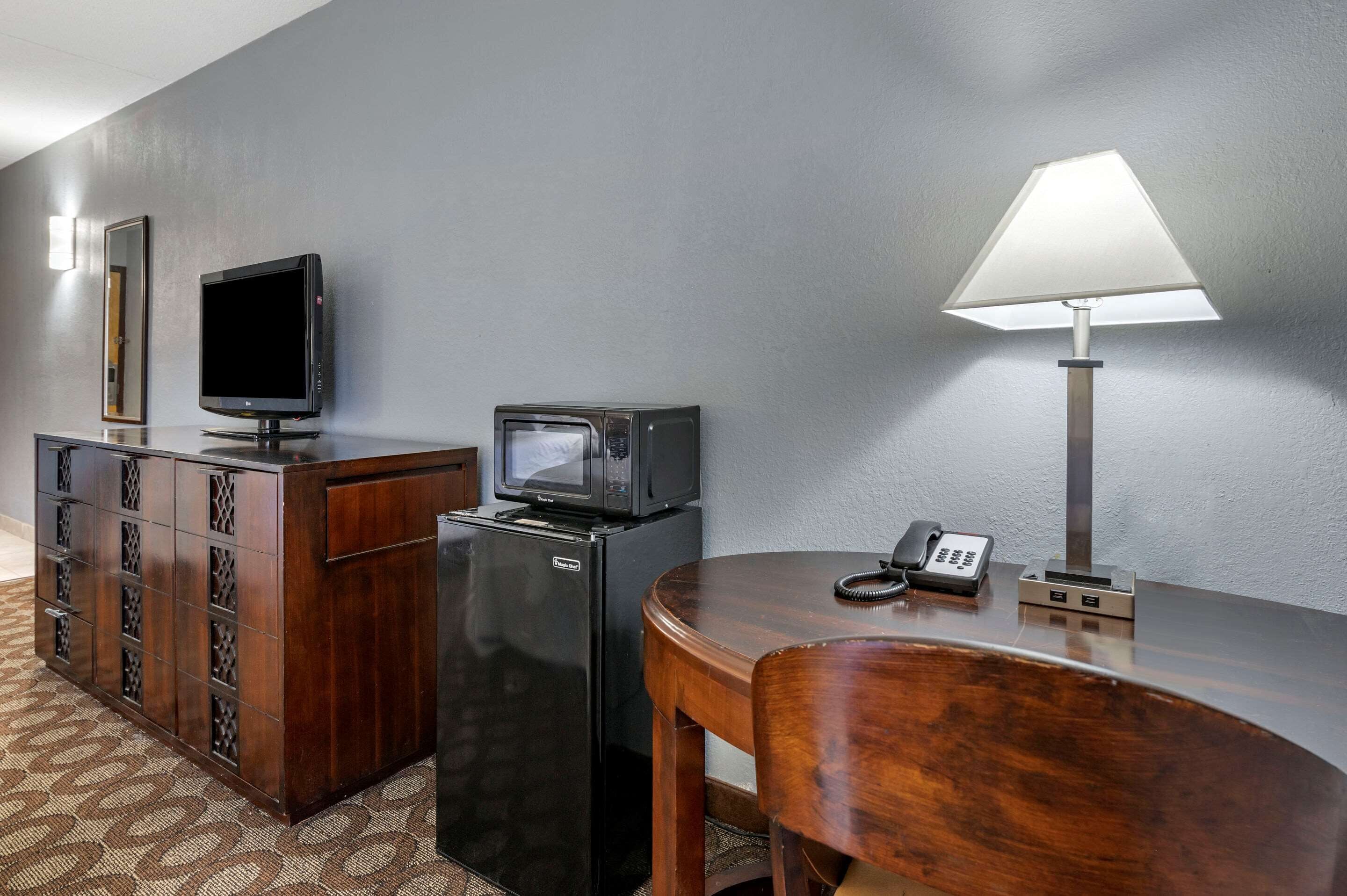 Desk, iron/ironing board, WiFi (free), bed sheets