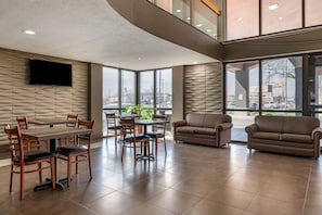 Breakfast area - Econo Lodge Lafayette near University (Lafayette)