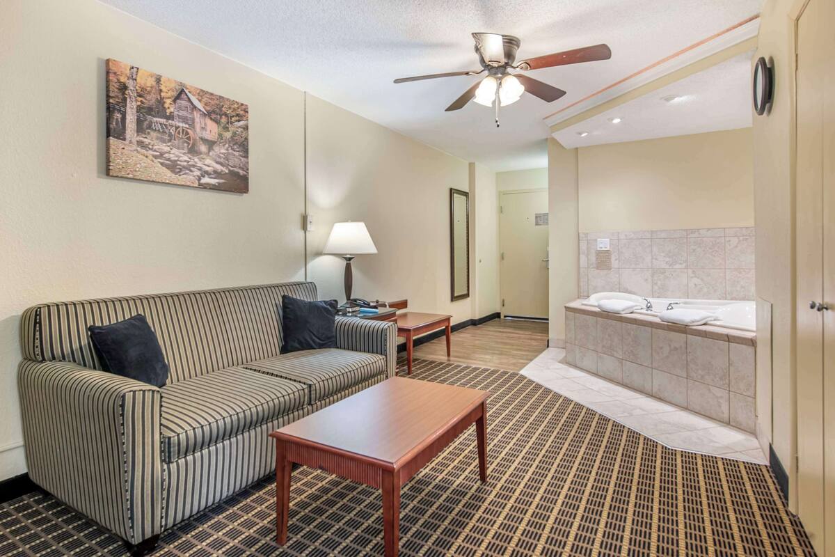 suite, 1 king bed, non smoking, jetted tub (with sofabed) | 1 bedroom, desk, laptop workspace, iron/ironing board