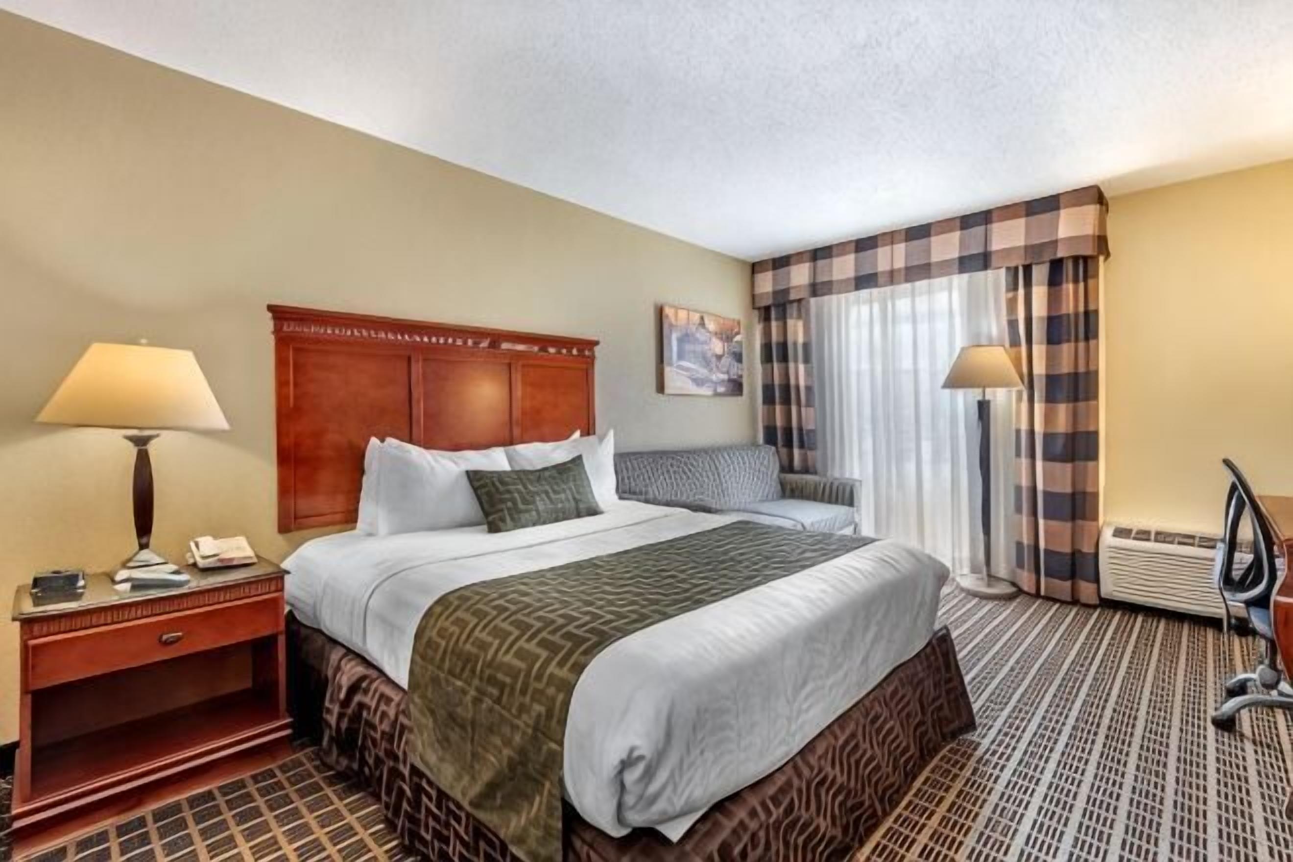 Escritorio y espacio para trabajar con laptop 