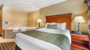 Suite, 1 Queen-Bett, Whirlpool, Poolblick (Walk-in Shower) | Schreibtisch, laptopgeeigneter Arbeitsplatz, Bügeleisen/Bügelbrett, WLAN