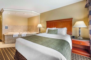 Suite, 1 Queen Bed, Jetted Tub, Pool View (Walk-in Shower) - Best Western Plus Bridgeport Inn (Bridgeport)