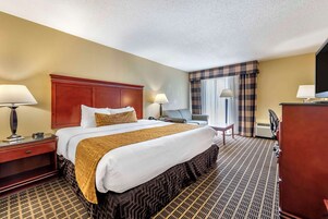 Standard Room, 1 King Bed, Non Smoking, Refrigerator | Desk, laptop workspace, iron/ironing board, WiFi