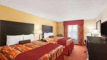 Habitación, 2 camas Queen size, para no fumadores (Mobility Accessible) | Ropa de cama de alta calidad, camas con pillow-top y escritorio