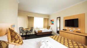 Minibar, bureau, fer et planche à repasser, Wi-Fi gratuit