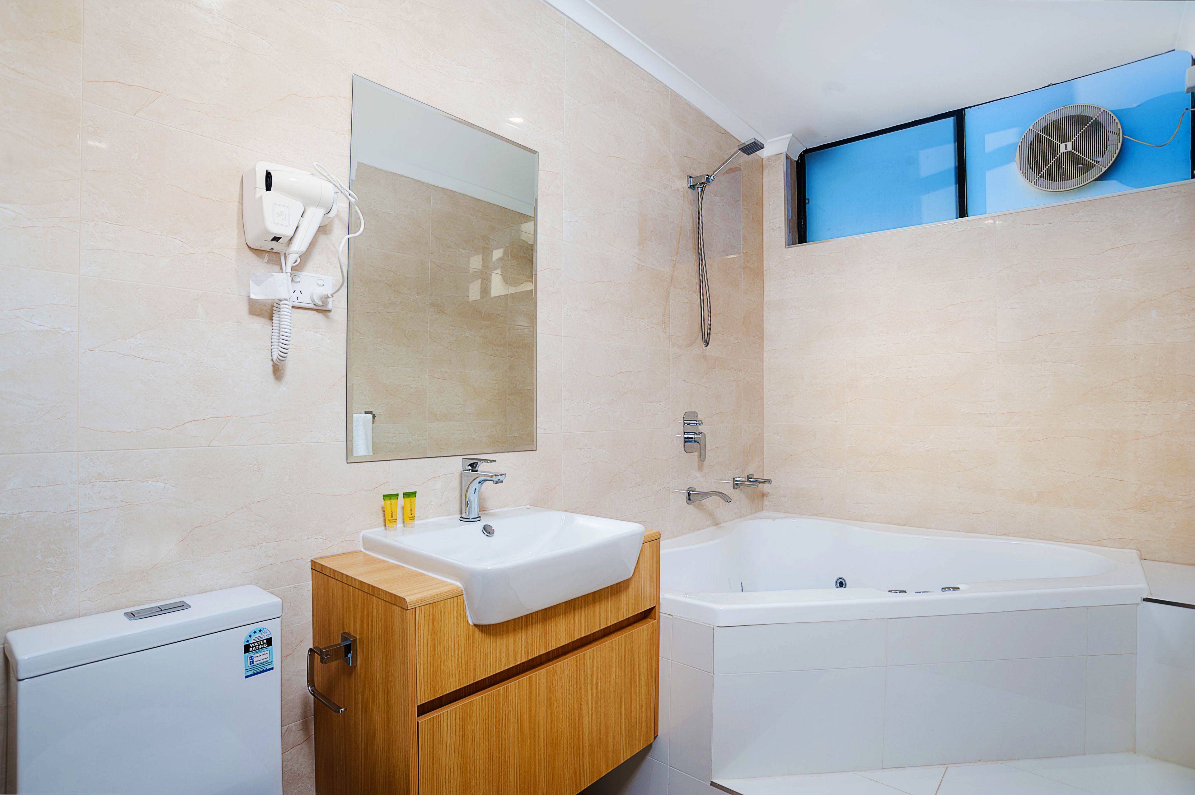 Photo - Mahoneys Motor Inn