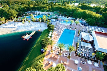 Private beach, white sand, beach towels, beach volleyball at Walt Disney World Dolphin