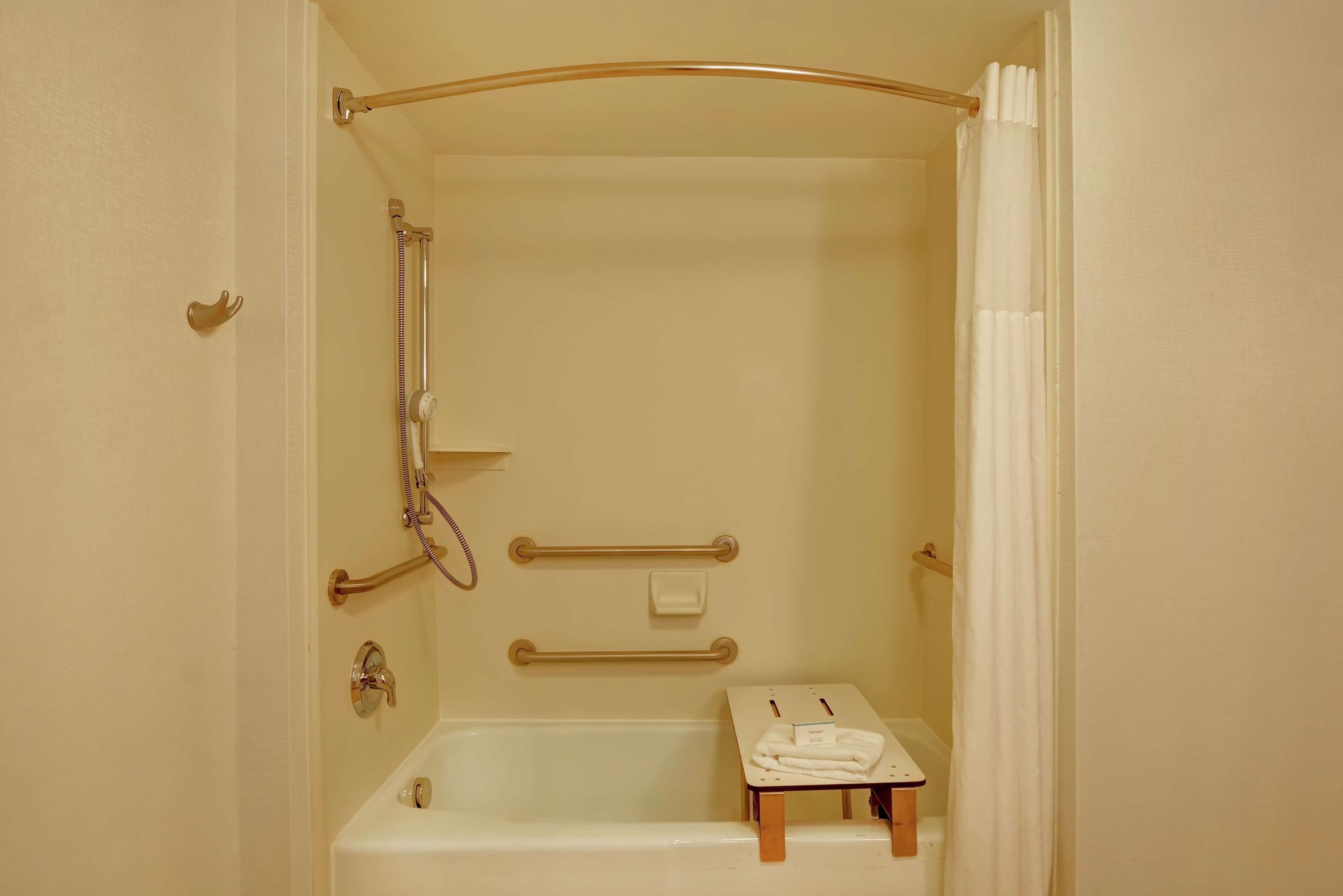 combined shower/bathtub, free toiletries, hair dryer, towels