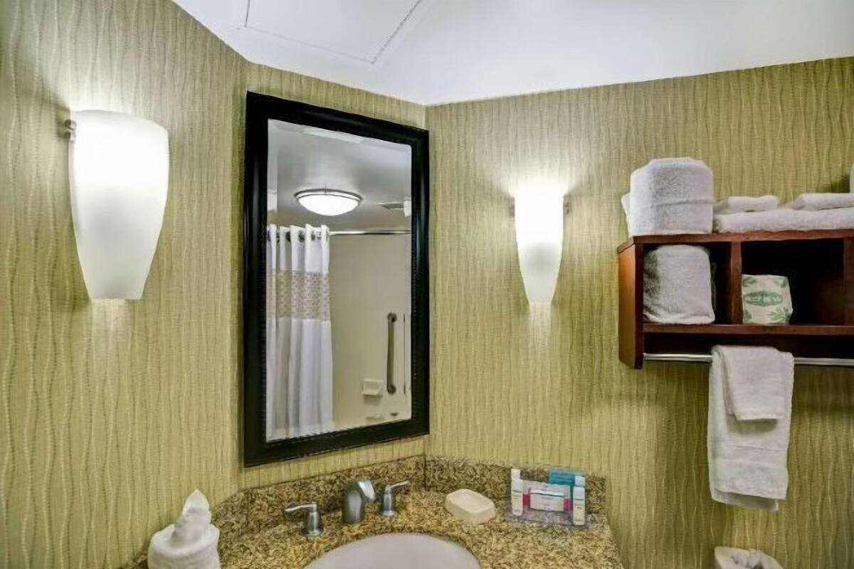 Kamar mandi | Kombinasi shower/bathtub dan perlengkapan mandi gratis