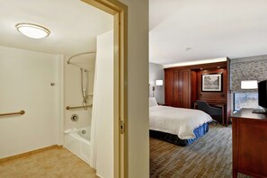 Premium bedding, Tempur-Pedic beds, in-room safe, desk - Hampton Inn Beckley (Beckley)