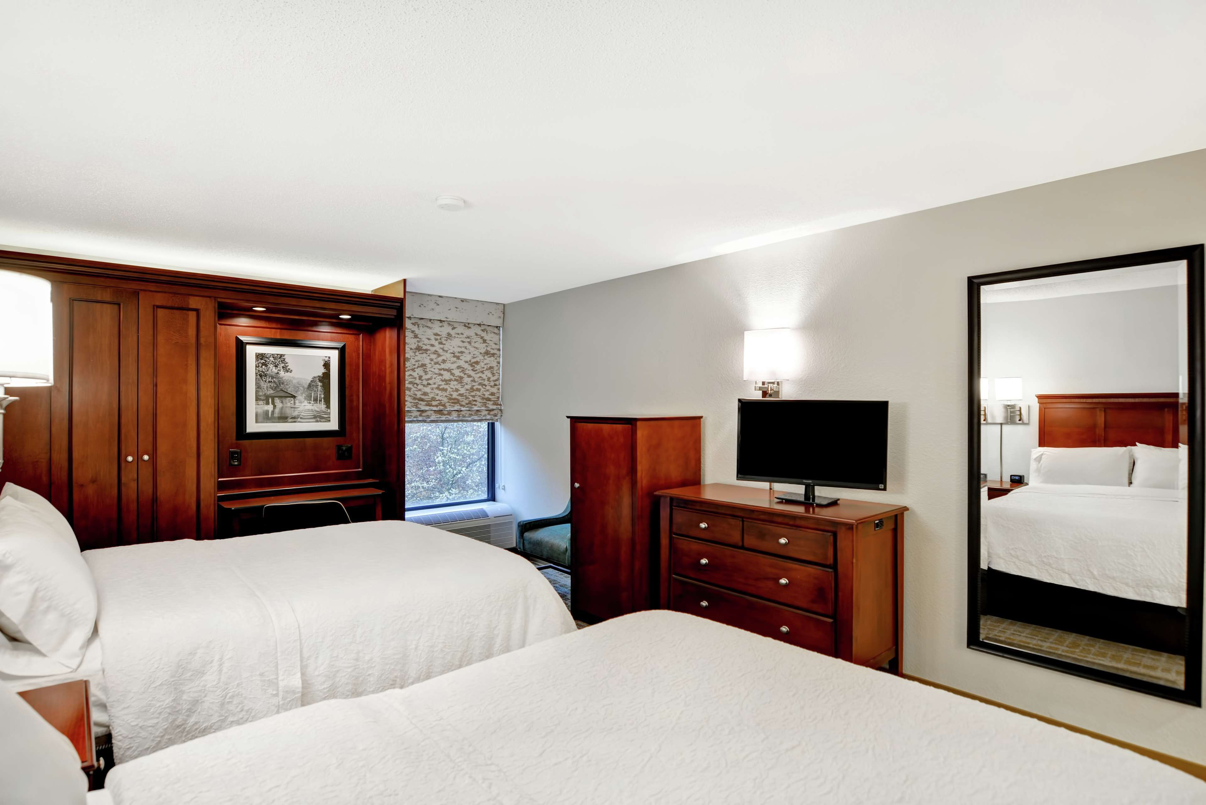 premium bedding, tempur-pedic beds, in-room safe, desk