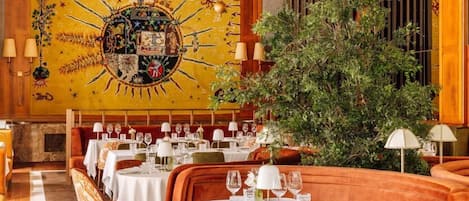 Desayuno buffet (EUR 31 por persona)