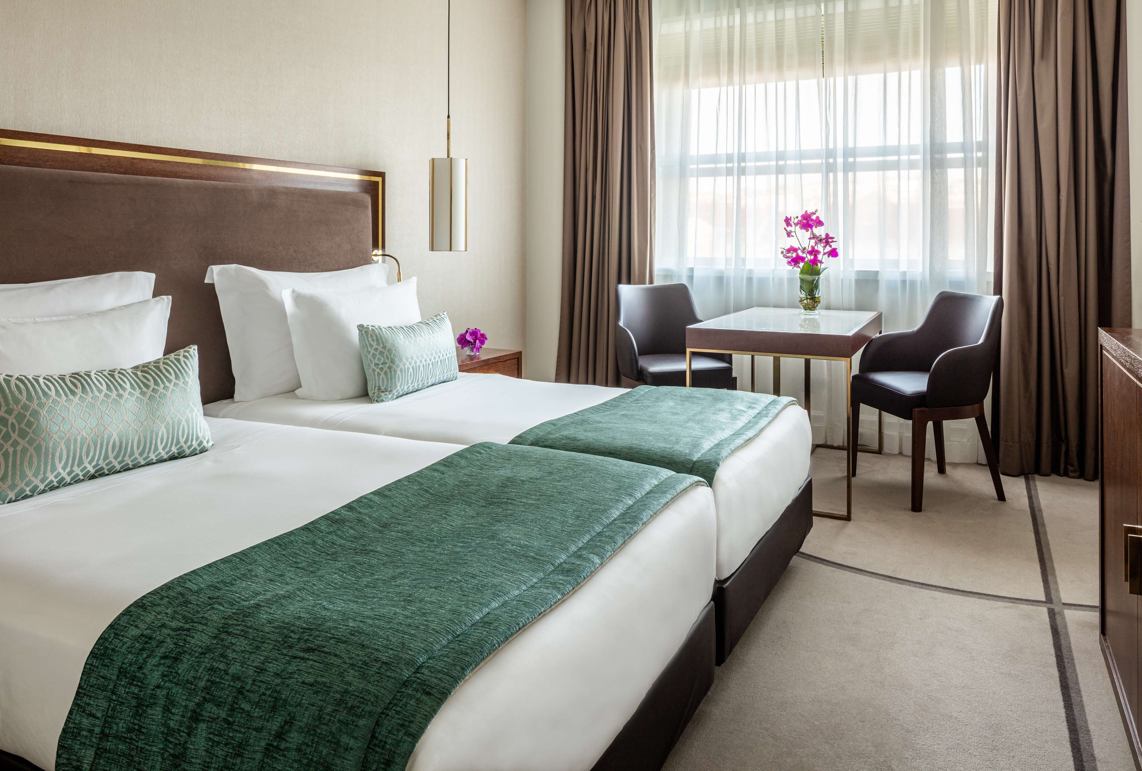 Deluxe Room | Hypo-allergenic bedding, down comforters, minibar, in-room safe