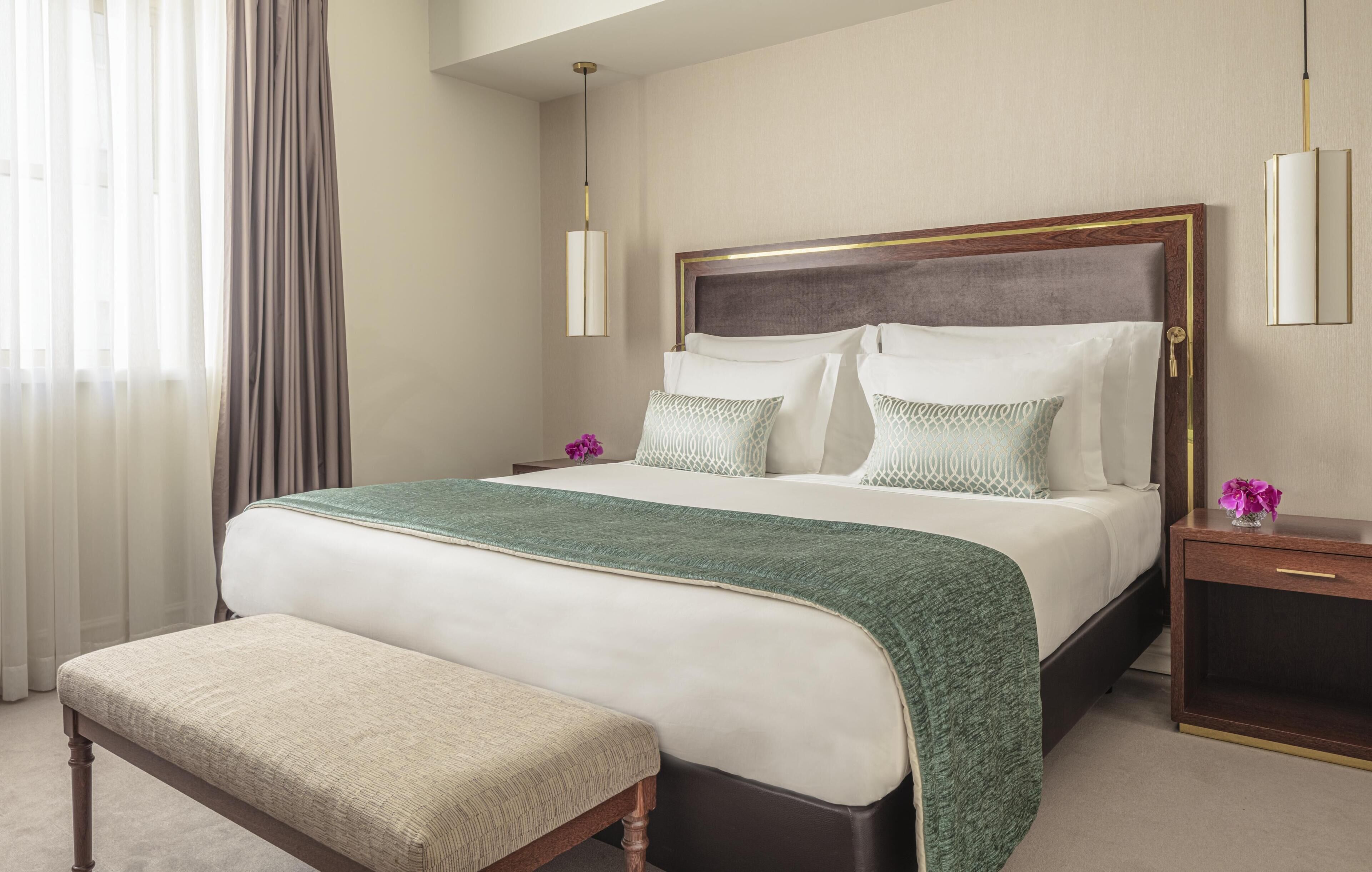 Ropa de cama hipoalergénica, edredón y minibar 