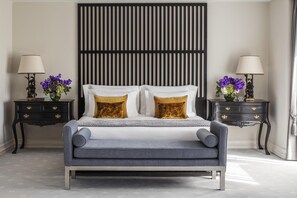 Ropa de cama hipoalergénica, edredón y minibar 
