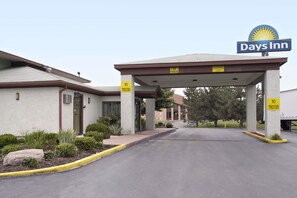 Exterior - Days Inn by Wyndham Plainfield (Plainfield)