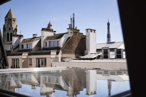 إطلالة على المدينة من المنشأة