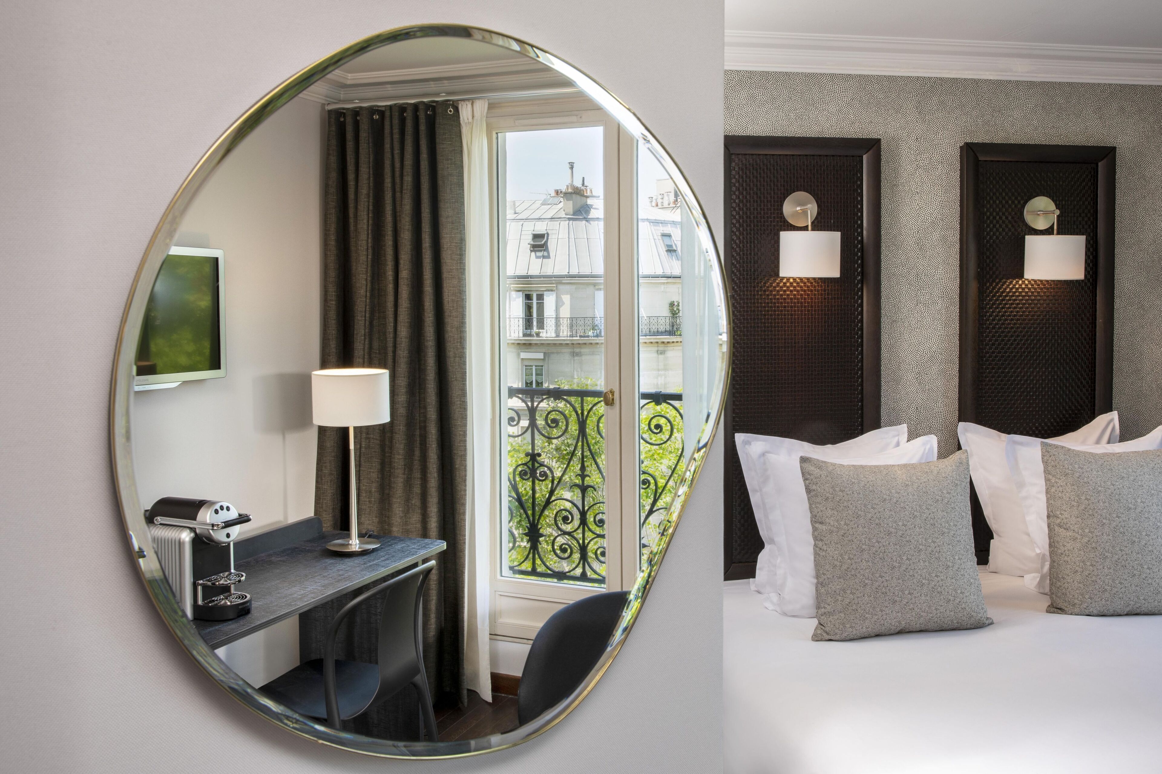 deluxe family room | premium bedding, pillow-top beds, minibar, in-room safe