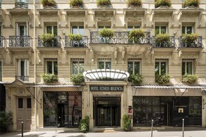 Front of property - Hotel Elysees Regencia (Paris)