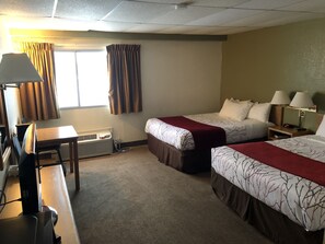 1 bedroom, premium bedding, desk, laptop workspace