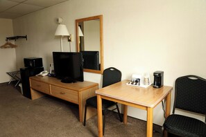 Literie de qualité, bureau, espace de travail pour ordinateurs portables