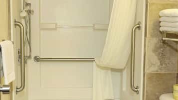 Ensemble douche/baignoire, articles de toilette gratuits, sĂšche-cheveux