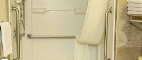 Ducha y bañera combinadas y artículos de higiene personal gratuitos