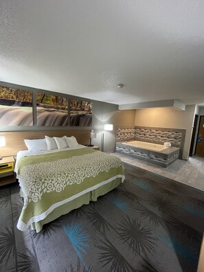 Deluxe Room, 1 King Bed, Non Smoking | Bathroom