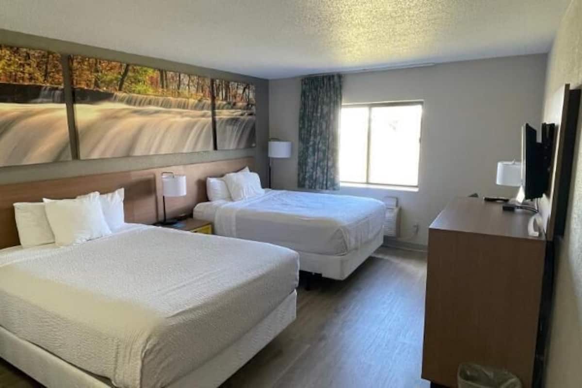 Desk, laptop workspace, iron/ironing board, free WiFi