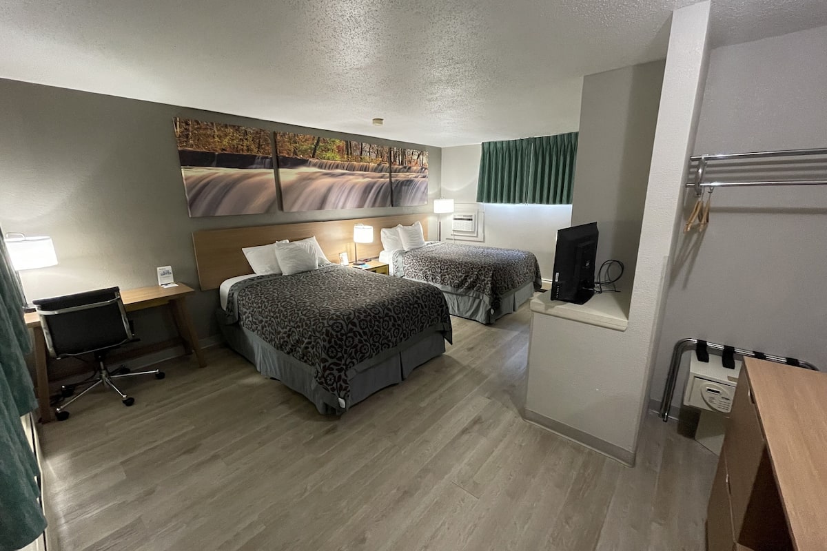 Desk, laptop workspace, iron/ironing board, free WiFi