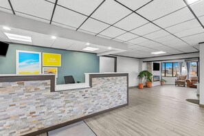 Lobby - Days Inn by Wyndham Alpena (Alpena)