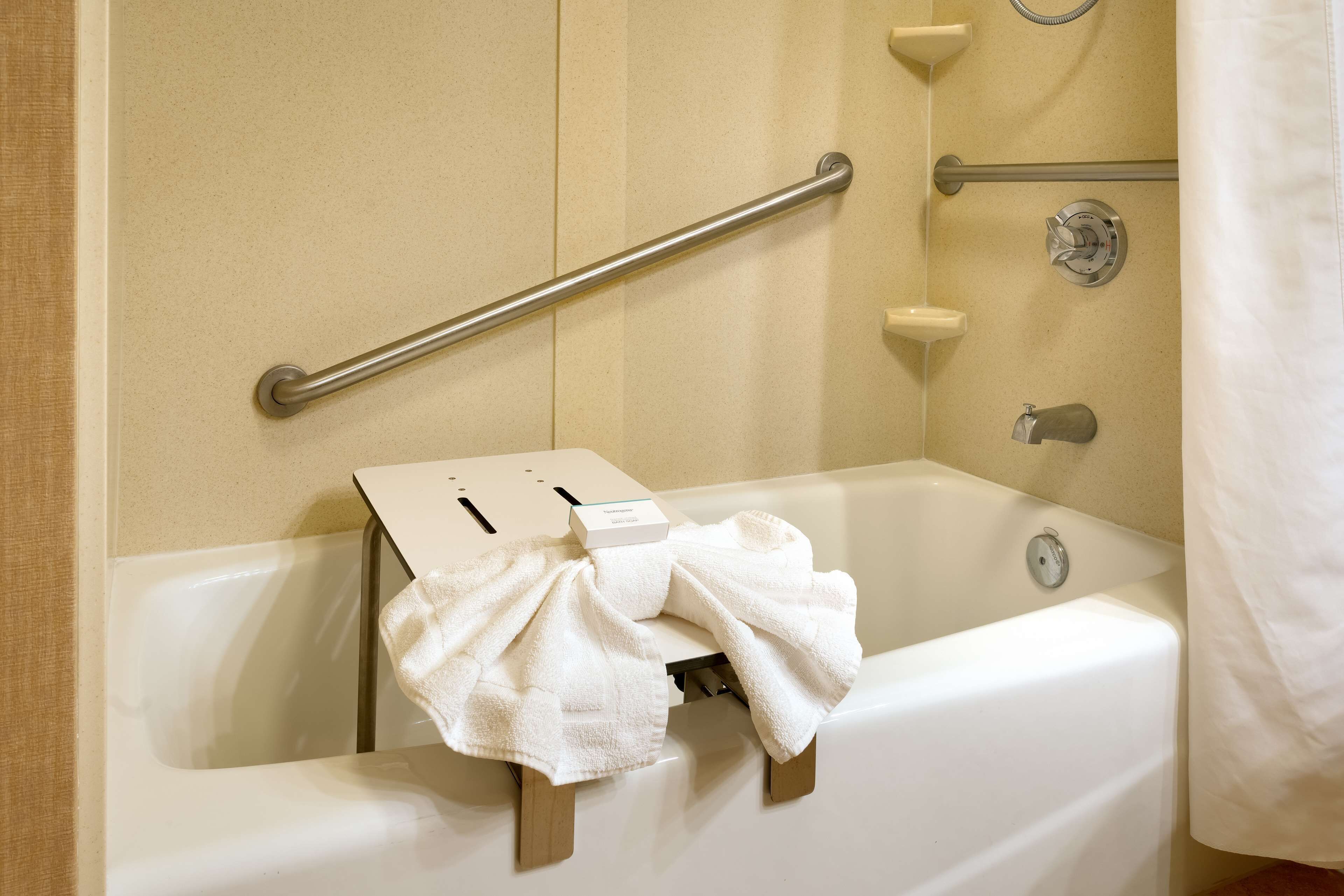 room, 1 king bed, accessible, non smoking | bathroom | combined shower/bathtub, free toiletries, hair dryer, towels