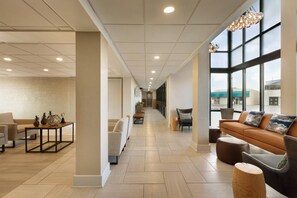 Lobby - Surfbreak Virginia Beach Oceanfront, an Ascend Collection Hotel (Virginia Beach)