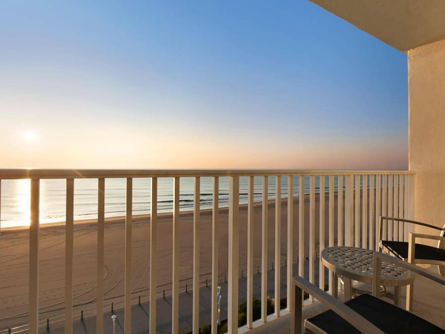 Hypo-allergenic bedding, in-room safe, desk, laptop workspace